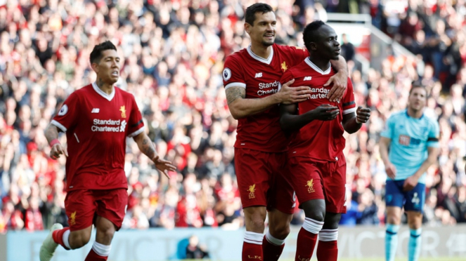 Pemain Liverpool, Sadio Mane mencetak gol ke gawang Bournemouth