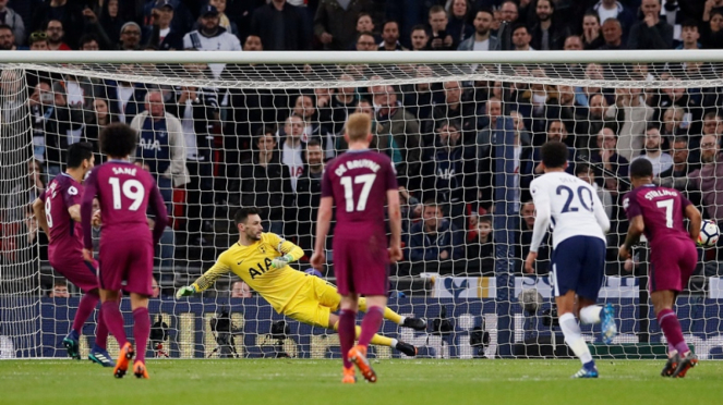 Eksekusi penalti pemain Manchester City, Ilkay Guendogan saat melawan Tottenham