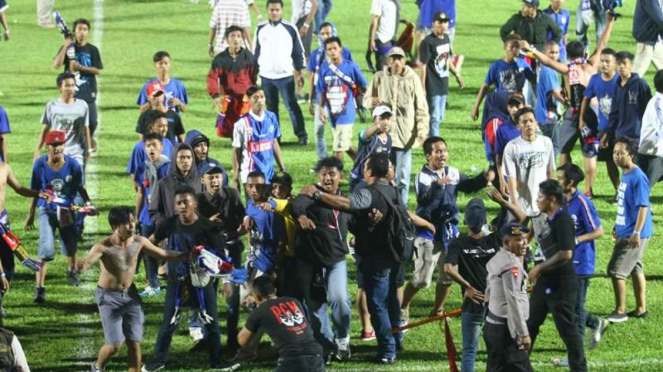 Ricuh suporter usai duel Arema FC kontra Persib Bandung 