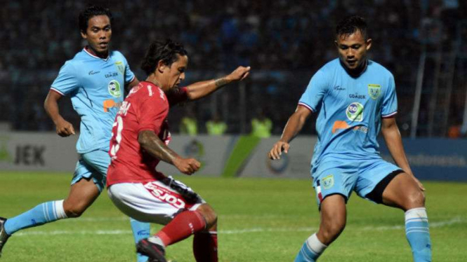Duel Persela Lamongan vs Bali United.