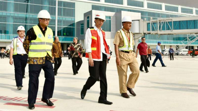 Presiden Jokowi tinjau Bandara Kertajati.