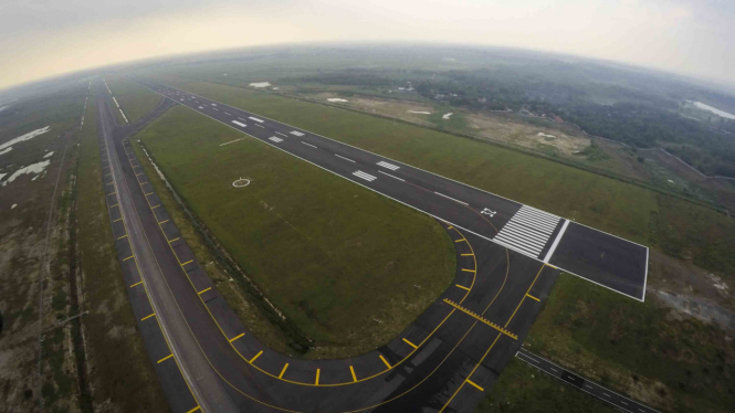 Landasan Bandara Internasional Jawa Barat (BIJB) di Kertajati, Majalengka