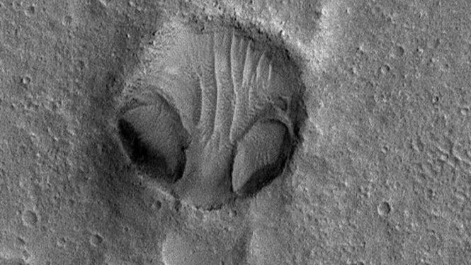 Penampakan wajah mirip alien di planet Mars.