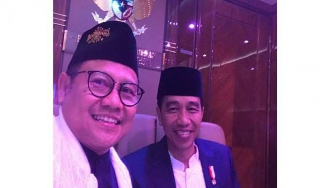Ketua Umum PKB Muhaimin Iskandar berselfie bersama Presiden Jokowi