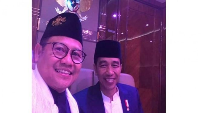 Ketua Umum PKB Muhaimin Iskandar berselfie bersama Presiden Jokowi