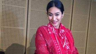 Happy Salma Beri Tips Agar Lebih Menawan Saat Mengenakan Perhiasan
