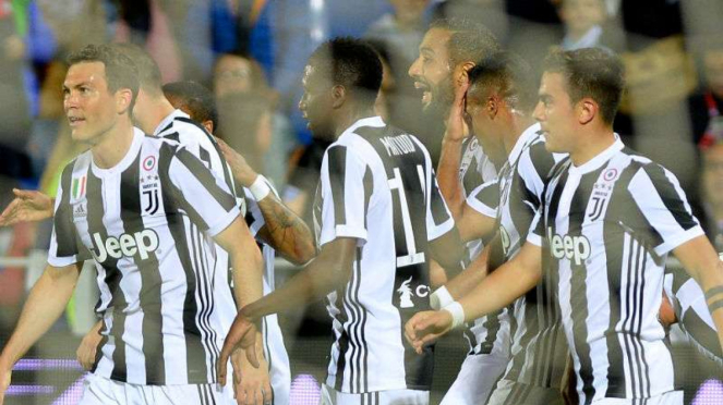 Pemain Juventus rayakan gol Alex Sandro.