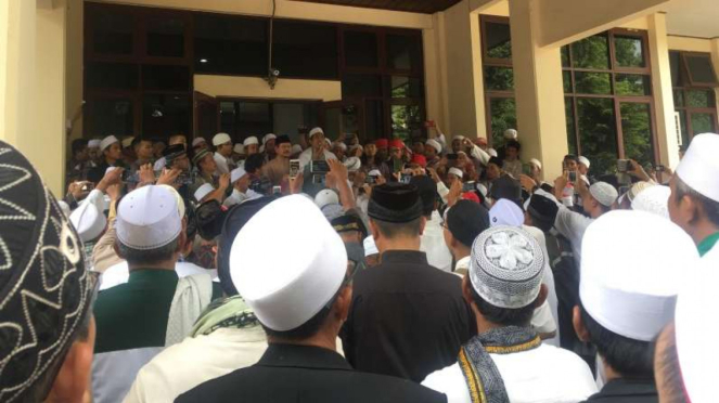 Massa HTI di Pengadilan Tata Usaha Negara Jakarta, Kamis, 19 April 2018.