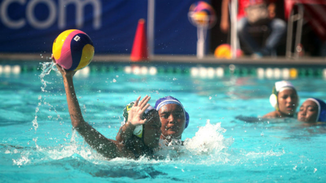 Pertandingan polo air putri Jawa Timur versus Yogyakarta