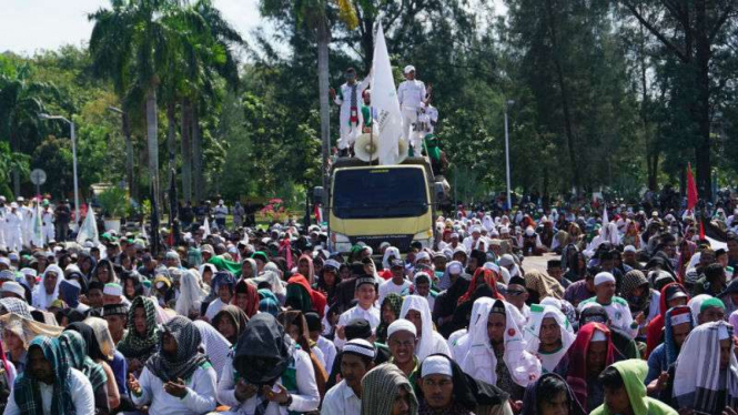 Demo tolak hukuman cambuk di lapas di Aceh