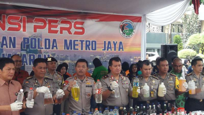 Kapolda Metro Jaya Irjen Pol Idham Azis saat konferensi pers hasil operasi miras