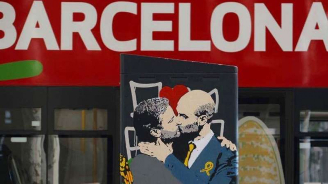 Lukisan Jose Mourinho dan Guardiola di Barcelona.