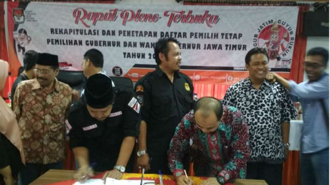 Penetapan DPT Pilgub Jatim di kantor KPU di Surabaya