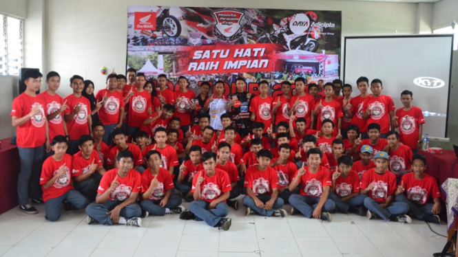 Pelajar ikut dalam acara Honda Dream Cup