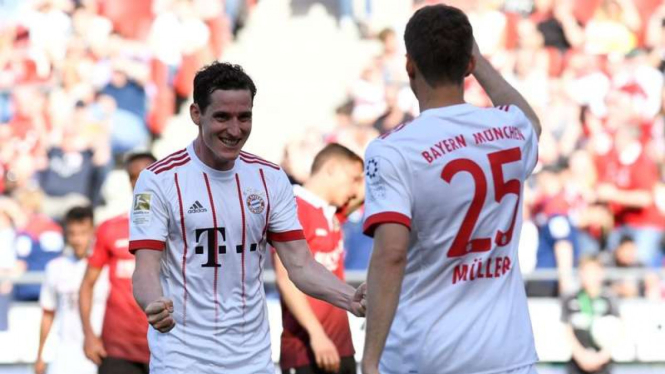 Pemain Bayern Munich merayakan gol