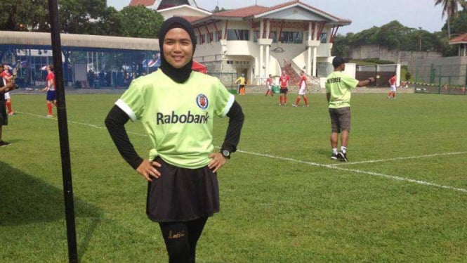 Wasit wanita Indonesia berlisensi FIFA, Tita Puspita Sari