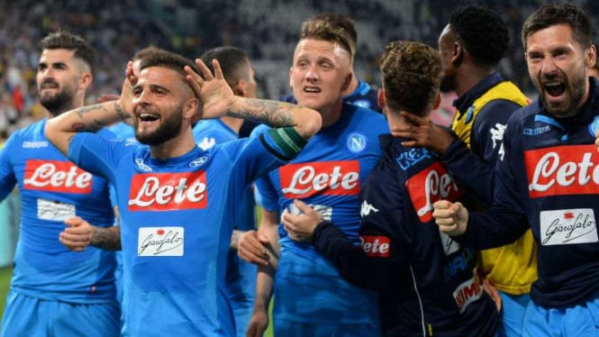 Pemain Napoli rayakan kemenangan atas Juventus.