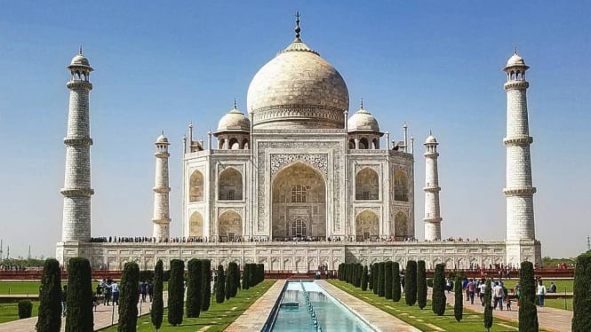 Bangunan indah Taj Mahal di India