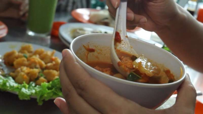 Tom yam khas Indonesia di Wajir Seafood