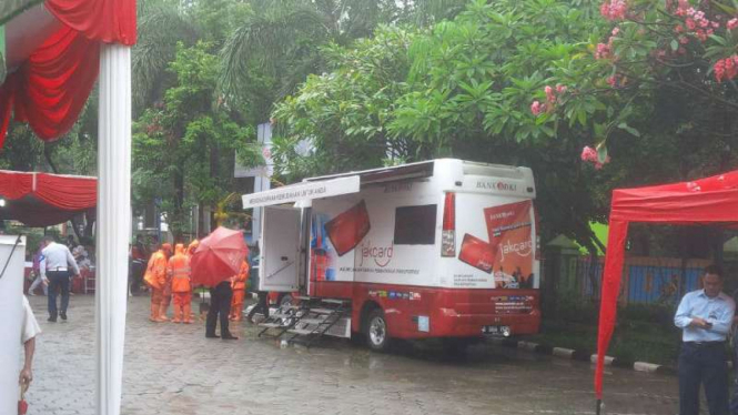 Mobil Bank DKI di Kecamatan Cempaka Putih, Jakarta, Senin, 23 April 2018.