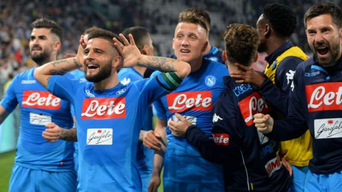 Ilustrasi Para pemain Napoli merayakan kemenangan.