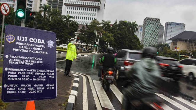 Sosialisasi perubahan waktu kebijakan pembatasan kendaraan bermotor ganjil genap