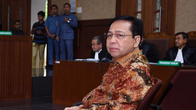 Terdakwa kasus korupsi KTP Elektronik Setya Novanto menjalani sidang putusan di Pengadilan Tipikor, Jakarta