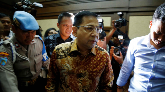 Terdakwa kasus korupsi KTP Elektronik Setya Novanto menjalani sidang putusan di 