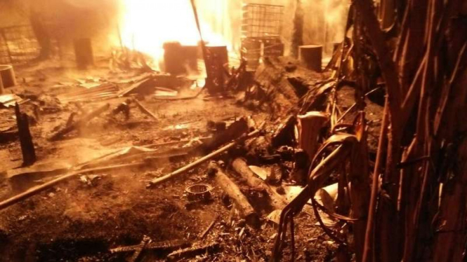 Kebakaran di pengeboran minyak mentah di Kecamatan Ranto Pereulak, Aceh Timur.
