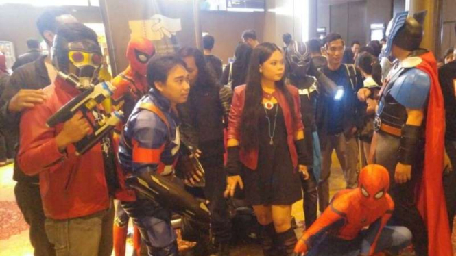 Aksi Unik Penonton Avengers: Infinity War di Semarang