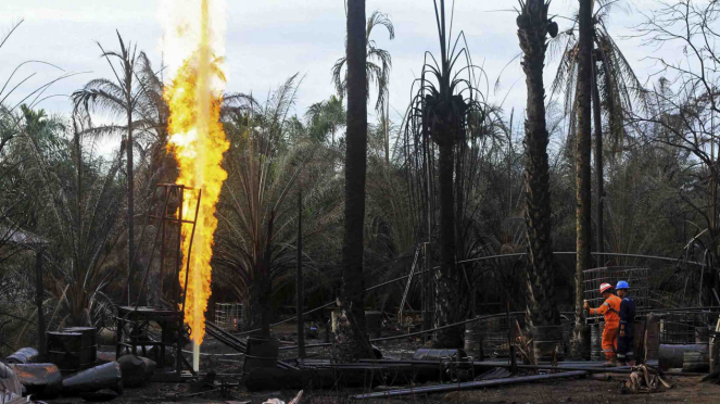 Kebakaran sumur minyak illegal di Desa Pasi Puteh, Rantoe Peureulak, Aceh Timur