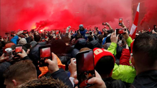 Suasana di luar Anfield saat Liverpool menjamu AS Roma