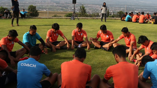 Suasana latihan skuat Arema FC.