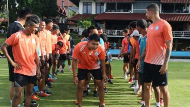 Tim Arema FC saat menggelar latihan di Lapangan Agrokusuma, Batu.