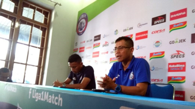 Pelatih Arema FC, Joko Susilo dalam konferensi pers jelang melawan Persipura