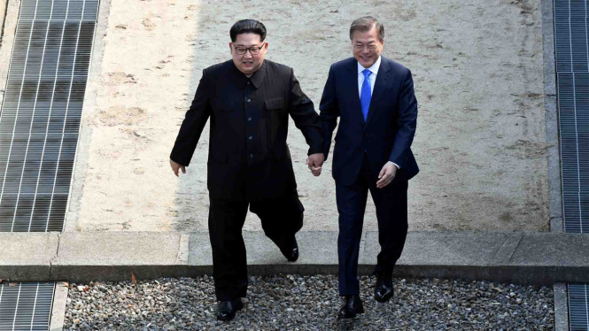 Pemimpin Korea Utara Kim Jong Un dan Presiden Korea Selatan Moon Jae In