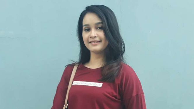 Rahandini Destia Astrinatri, istri Daus Mini