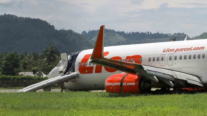 Pesawat Lion Air ketika tergelincir di Bandara Djalaludin Gorontalo 