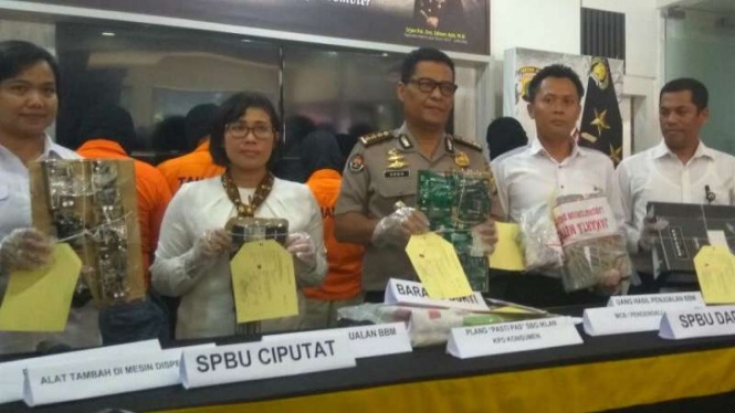 Polda Metro Jaya menggelar konferensi pers SPBU curang, Senin, 30 April 2018.