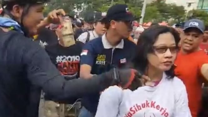Video dugaan perisakan tersebut terjadi pada acara Car Free Day yang berlangsung di sekitar kawasan Thamrin-Sudirman, Jakarta, pada Minggu (29/4). - YouTube/Jakartanicus