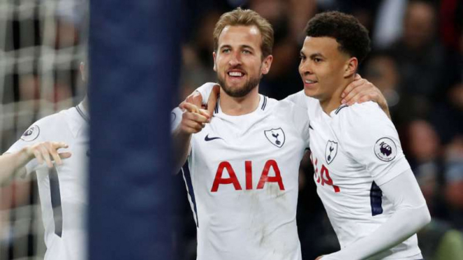 Harry Kane dan Dele Alli rayakan gol Tottenham Hotspur.