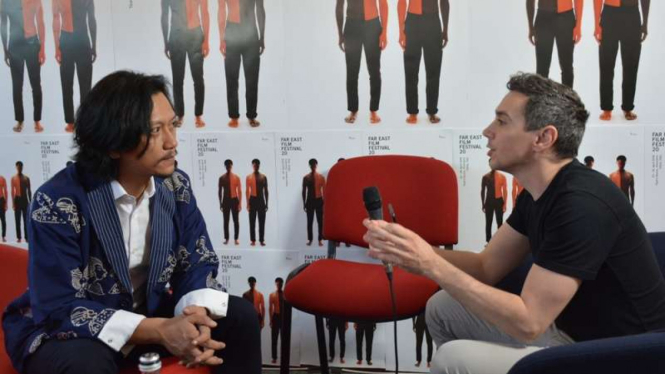 Sutradara Emil Heradi diwawancara media Italia