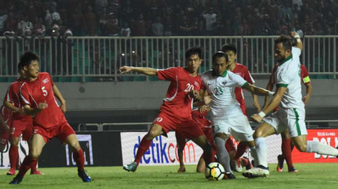 Bomber Timnas Indonesia U-23, Ilija Spasojevic (kanan).