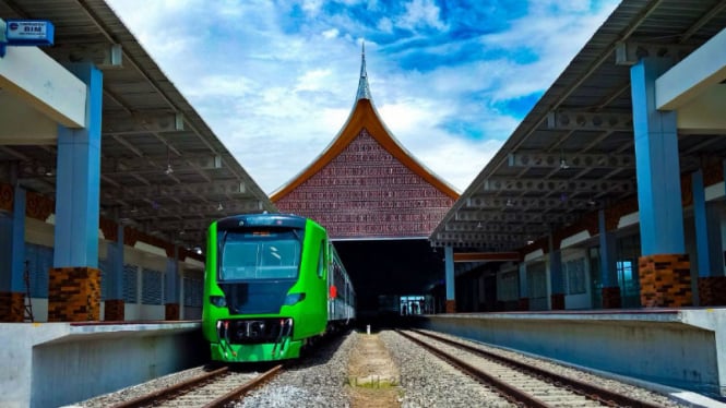 KA Minangkabau Ekspres relasi Stasiun Padang-Bandara Internasional Minangkabau