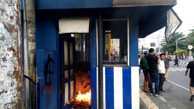 Pembakaran pos polisi di Yogyakarta di Hari Buruh