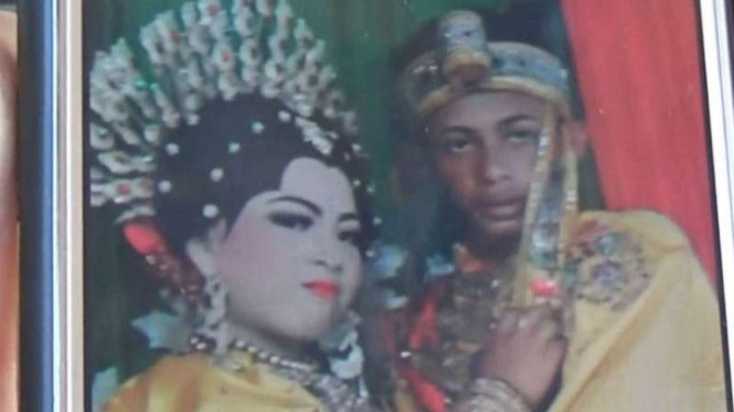 Foto pernikahan sejoli remaja Sattu-Rosniah di Kabupaten Maros, Sulawesi Selatan