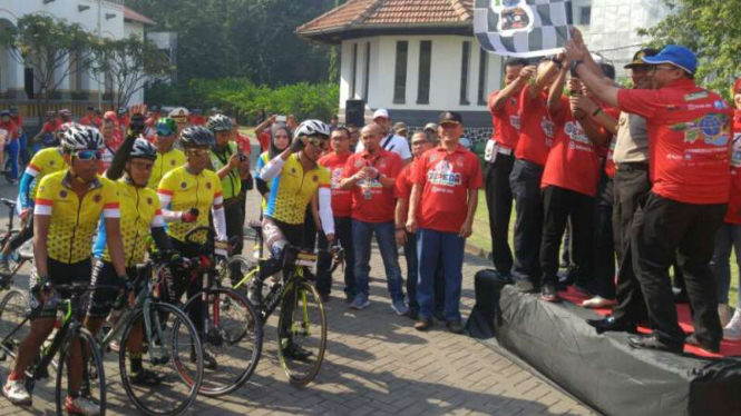 Peserta tur sepeda mudik 2018 di Lawangsewu, Semarang, Jawa Tengah, pada Rabu, 2 Mei 2018.