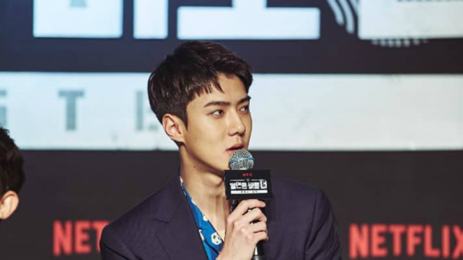 Personel EXO Sehun dalam konferensi pers Busted.