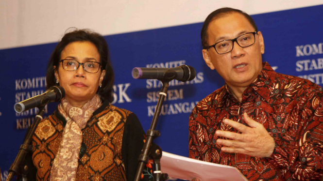 Gubernur Bank Indonesia, Agus Martowardojo (kanan)