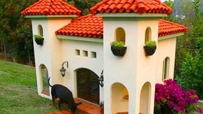 Mexican Hacienda Dog House